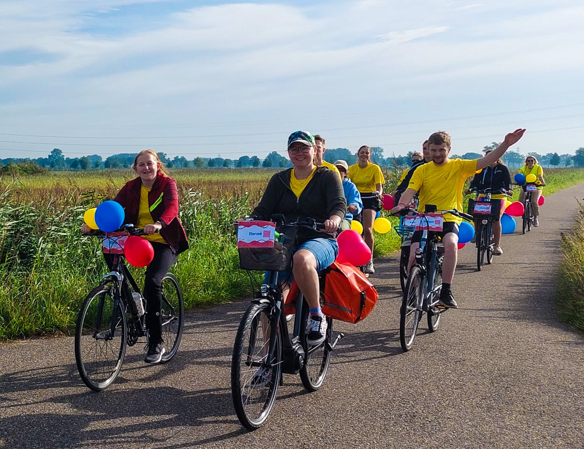 De groep deelnemers van de Ketting van Ballonnen